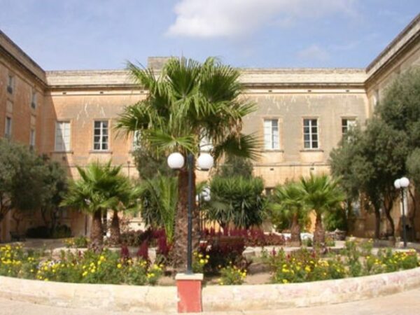 I wish to maintain the garden at Fra Diego Residence.