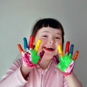 I want to help in art sessions with young residents at Dar il-Kaptan